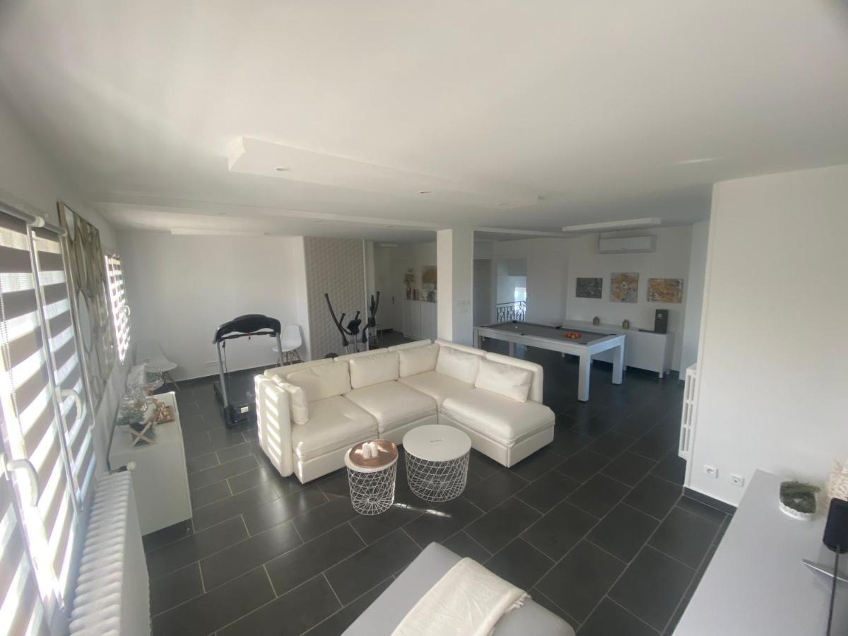 Chambre Dans Logement Partage Chez L Habitant Avec Piscine De 1 A 3 Chambres Grieges Exteriör bild