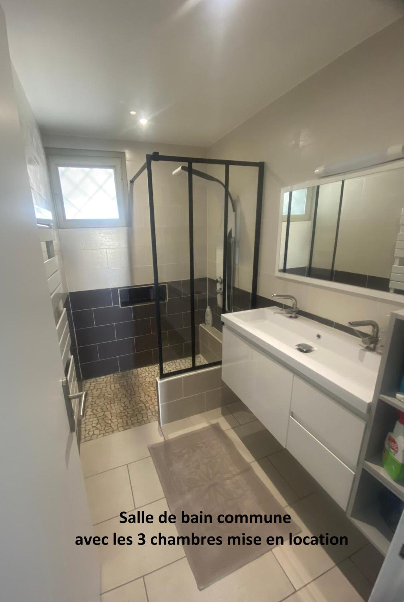 Chambre Dans Logement Partage Chez L Habitant Avec Piscine De 1 A 3 Chambres Grieges Exteriör bild
