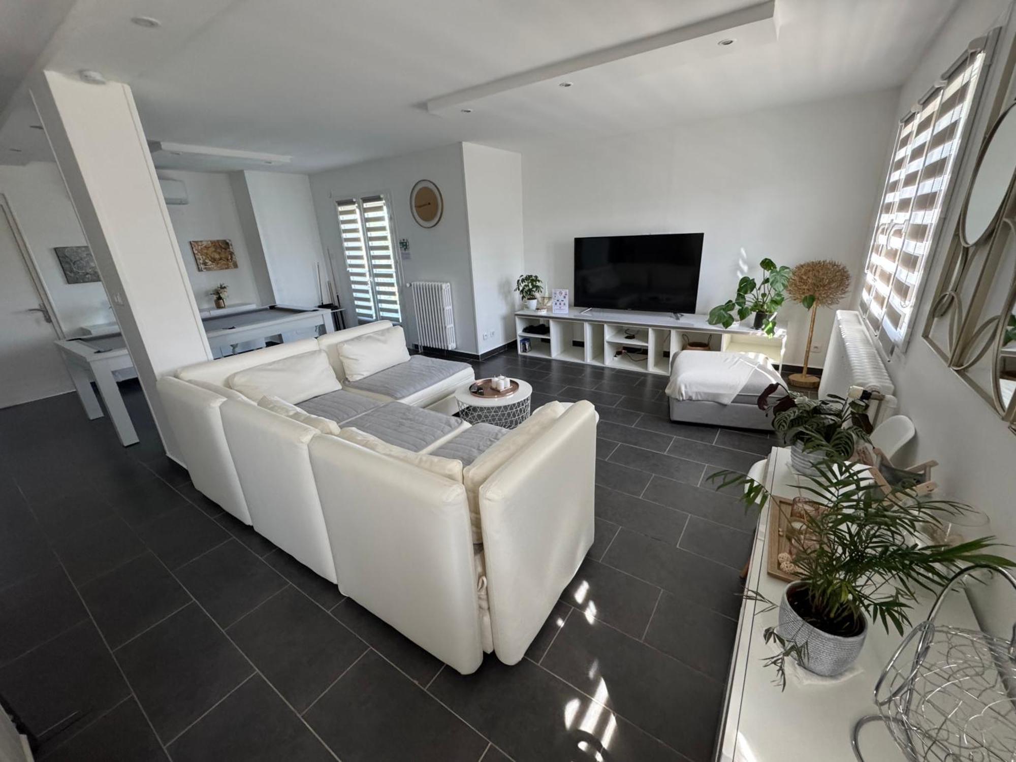 Chambre Dans Logement Partage Chez L Habitant Avec Piscine De 1 A 3 Chambres Grieges Exteriör bild